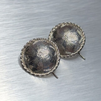 Graveeritud hõbekõrvarõngad "Sõlekirjaline 13"