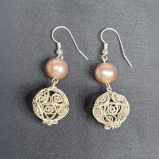 Mageveepärlitega hõbekõrvarõngad