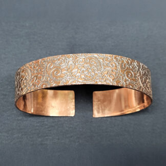 Pressitud mustriga vaskkäevõru