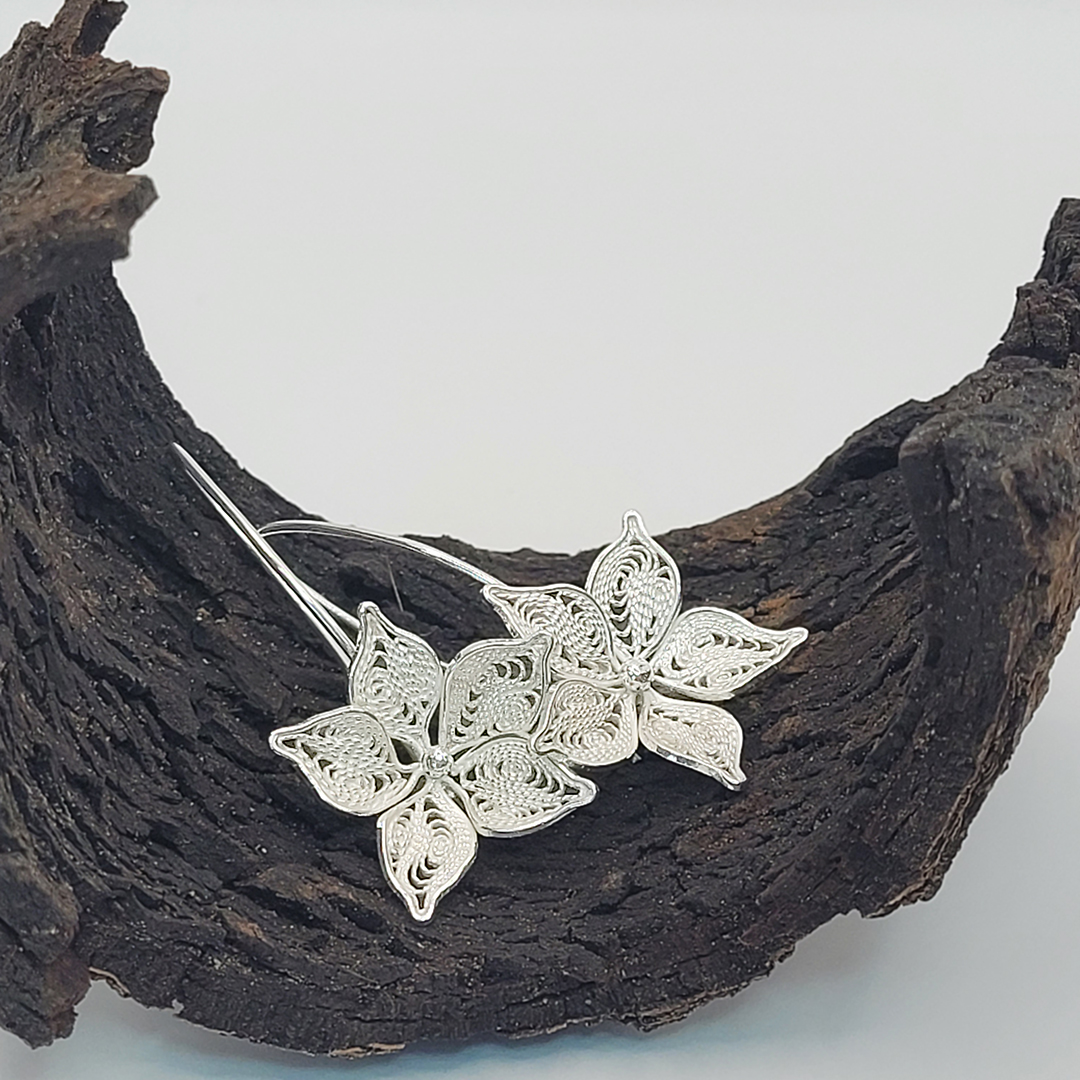 925 hõbe,  kaal 4,85 g, üldpikkus 40 mm
Autor Anne Pavlenko