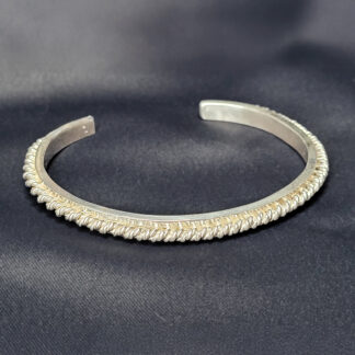 Hõbekäevõru keerutraadiga