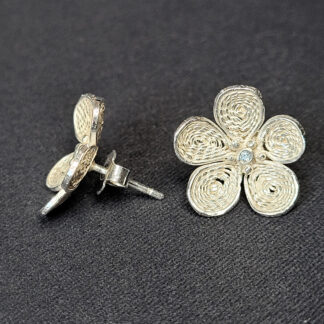 Filigraantehnikas kõrvarõngad helesiniste tsirkoonidega