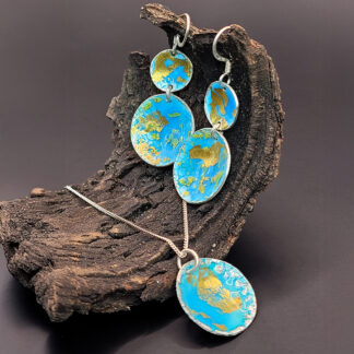 Kullalehe ja emailiga ehtekomplekt